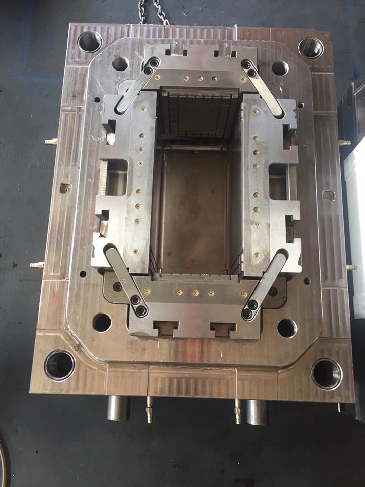 Plastic Battery Case Mould - manufacturer in making various of plastic battery case moulds