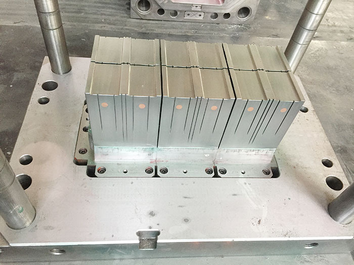 Experience in making battery box molds