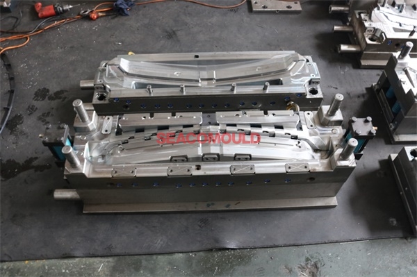        Injection mould