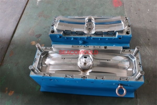 injection mold 