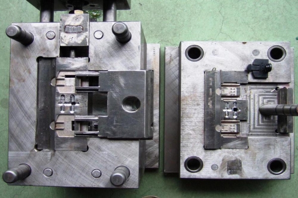 injection mold 