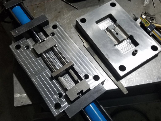 Plastic product mold 