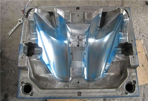 What are the molding processes for car light molds?