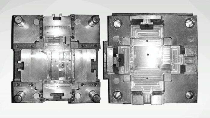 Plastic injection mould