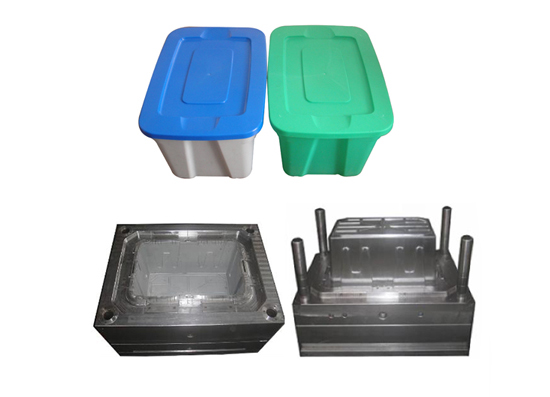 Plastic container mould